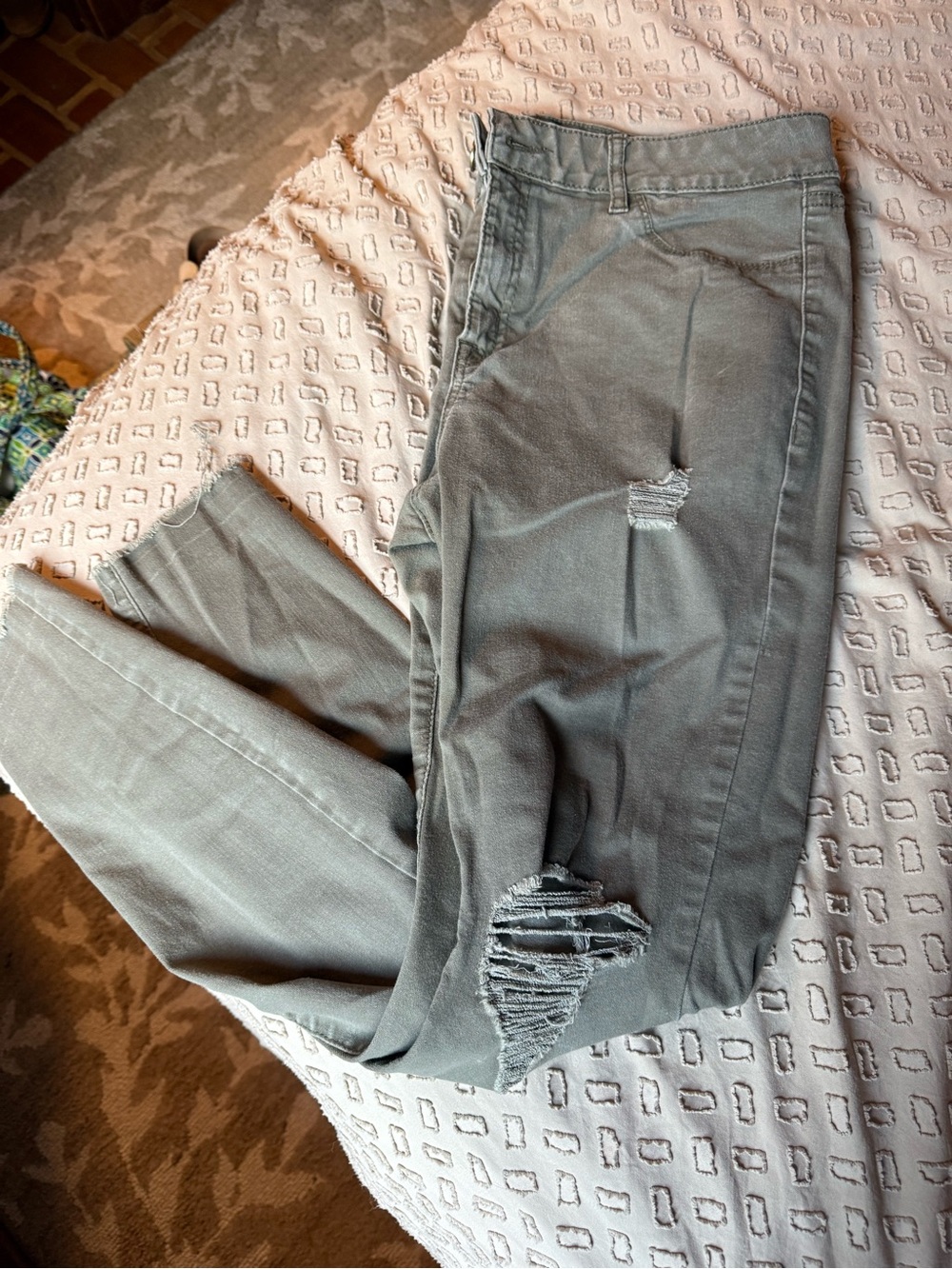 refuge gray/army green Women's Skinny Distressed Jeans